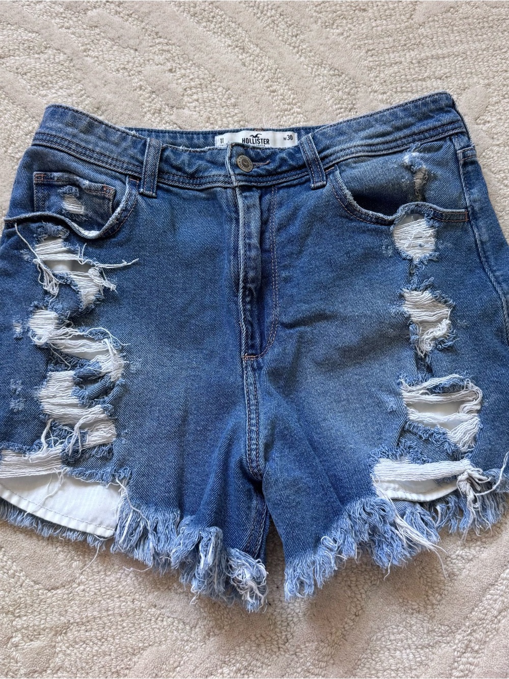 Hollister Curvy High-rise Vintage Shorts 4”, size 11 W30